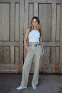 High-waisted women’s golf trousers with tailored straight-leg fit and 4-way stretch, chic golf outfit designed for on and off the course